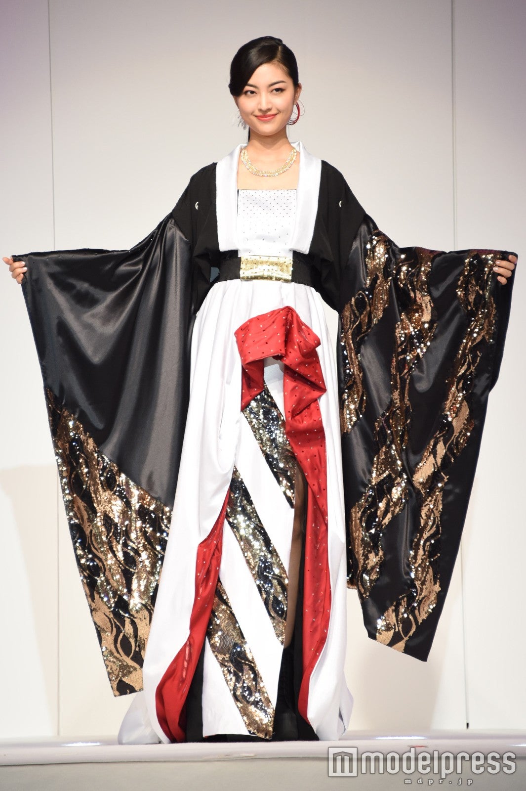 「2016ミス・ユニバース日本代表」中沢沙理（C）モデルプレス
