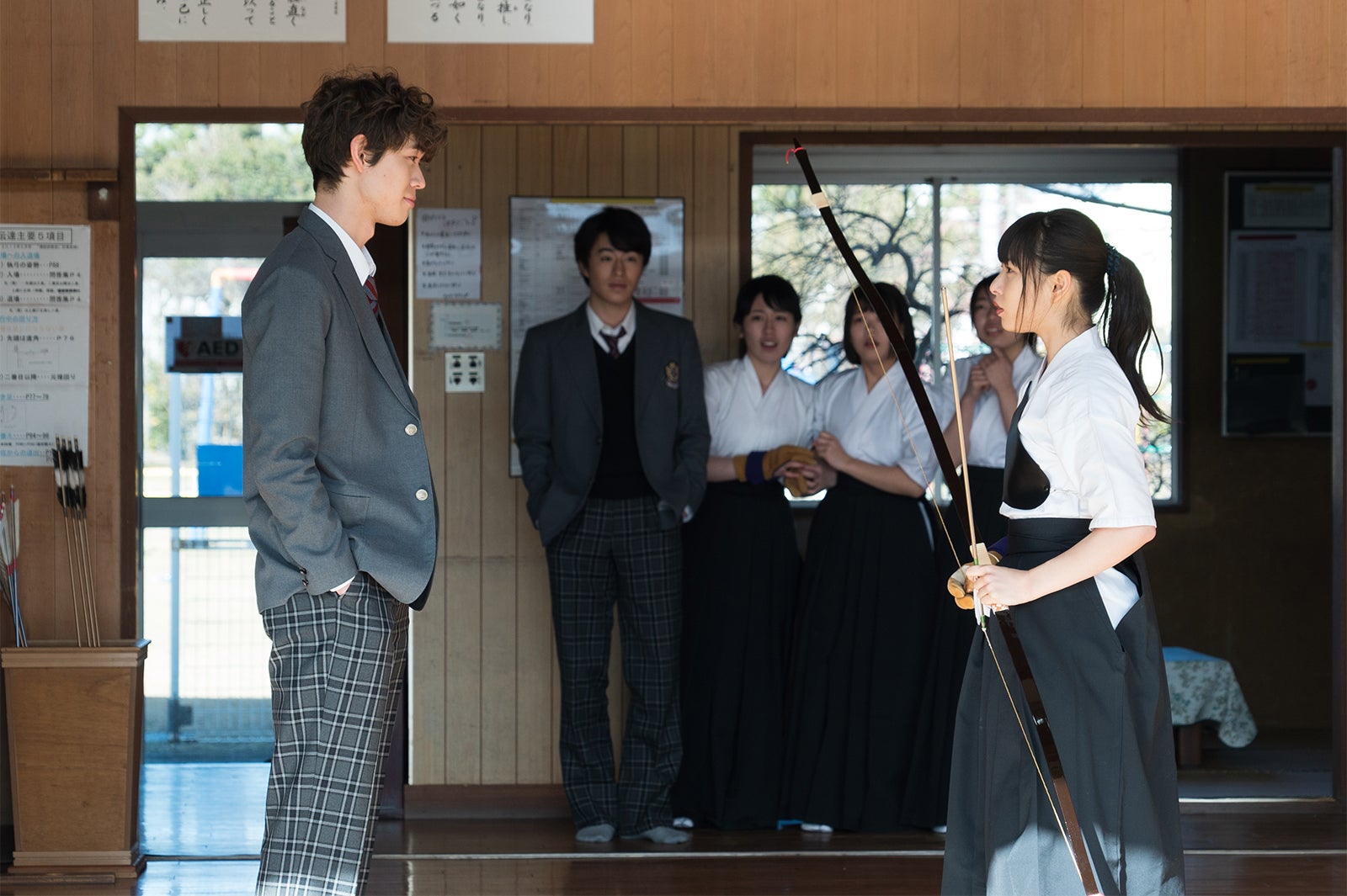 宮沢氷魚、桜井日奈子／「僕の初恋をキミに捧ぐ」第1話より（C）テレビ朝日