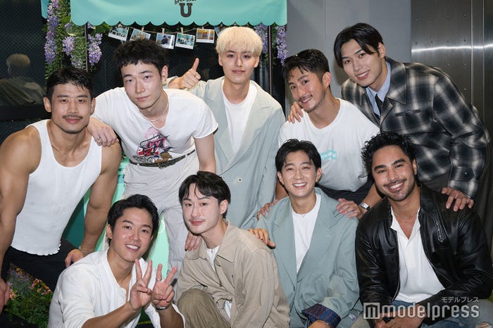 「ボーイフレンド」(後列)ユーサク、リョウタ、シュン、テホン、イクオ(前列)カズト、ゲンセイ、ダイ、アラン(C)モデルプレス