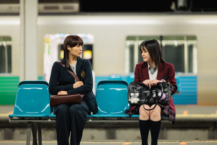 広瀬アリス、豊嶋花「なんで私が神説教」第1話(C)日本テレビ