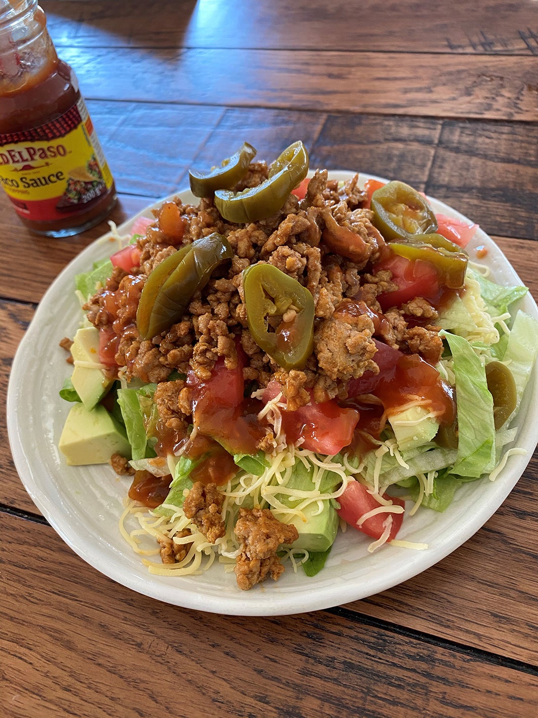 最近は辛いものにハマっていて、唐辛子やハラペーニョを使った料理をよく作ります。こちらは、タコライス（提供写真）