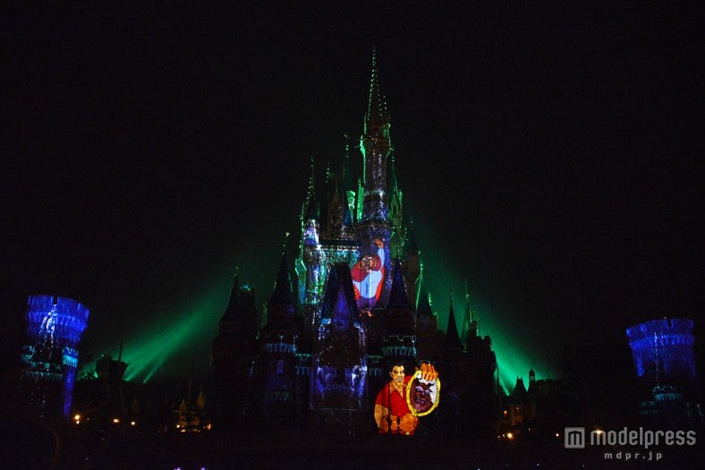 TDL初のプロジェクションマッピング「ワンス・アポン・ア・タイム」／美女と野獣