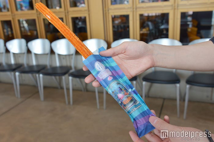 ニモ&フレンズ・チュロス(オレンジ)1個¥350(C)モデルプレス