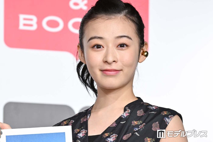 森七菜、色白素肌輝くノースリワンピ姿 映画祭オフショットに「雰囲気が一気に大人」「アンニュイな表情が美しい」と反響