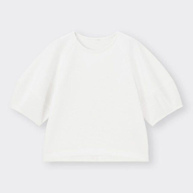 GU　体型カバーコーデ　キュートカジュアル　簡単　asuka　イラスト　ランタンスリーブT