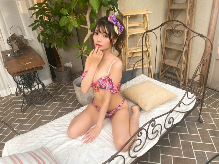 似鳥沙也加/「GIRLSgraph.」オフショット(提供画像)