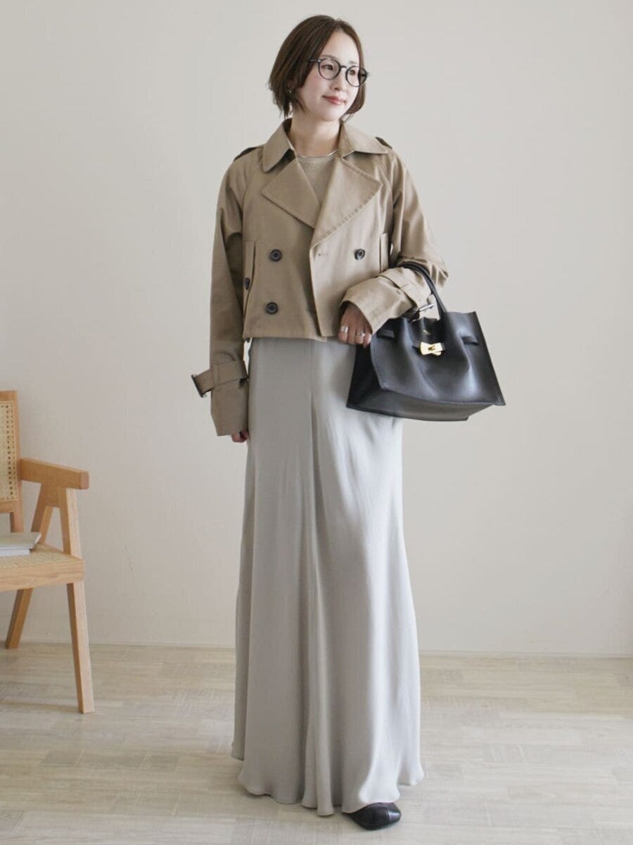 2026春シフト大人女性ロングスカート上品トレンチコーデ
