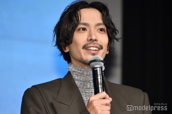 黒羽麻璃央(C)モデルプレス