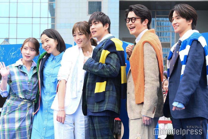 (左から)畑芽育、木南晴夏、川口春奈、松下洸平、井之脇海、木戸大聖(C)モデルプレス