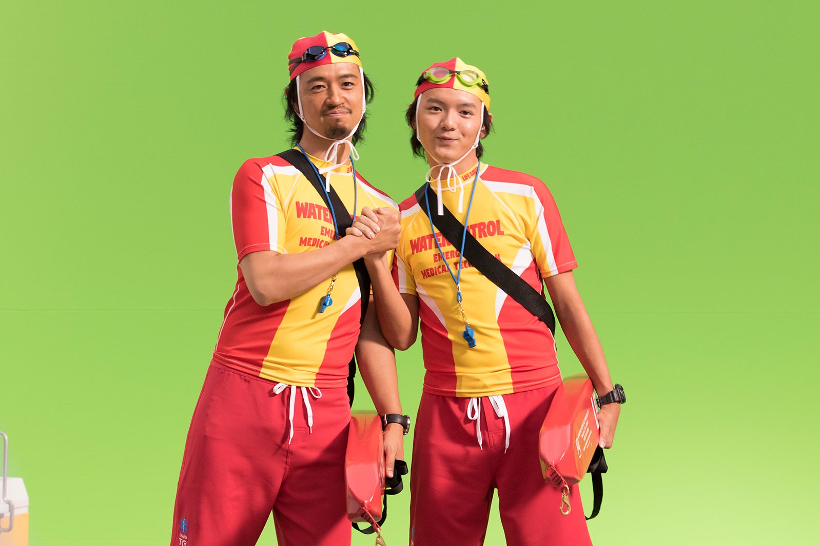 斎藤工、濱田龍臣／「はじめての夏バイト」篇メイキングカットより（提供写真）