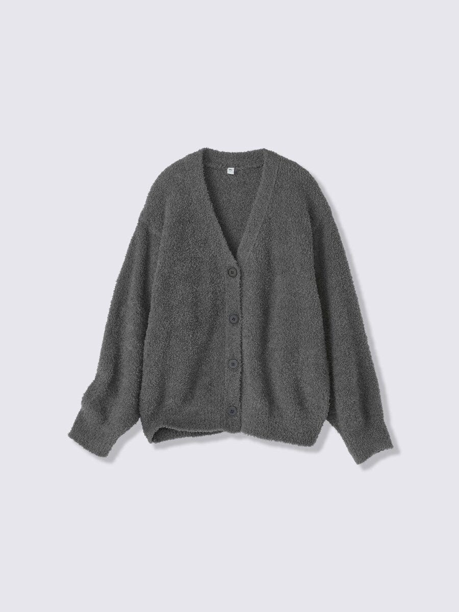 グレーのVネックフラッフィーニットカーディガン
