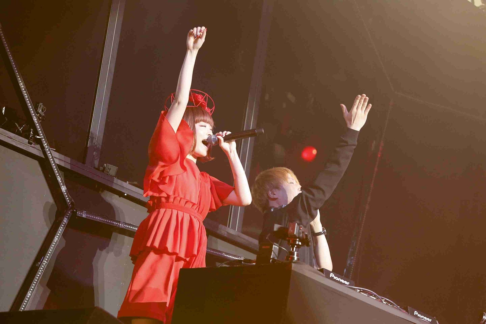 きゃりーぱみゅぱみゅ、中田ヤスタカ（画像提供：ワーナーミュージック・ジャパン）