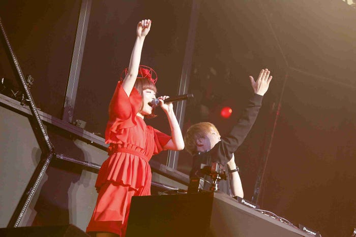 きゃりーぱみゅぱみゅ、中田ヤスタカ(画像提供:ワーナーミュージック・ジャパン)