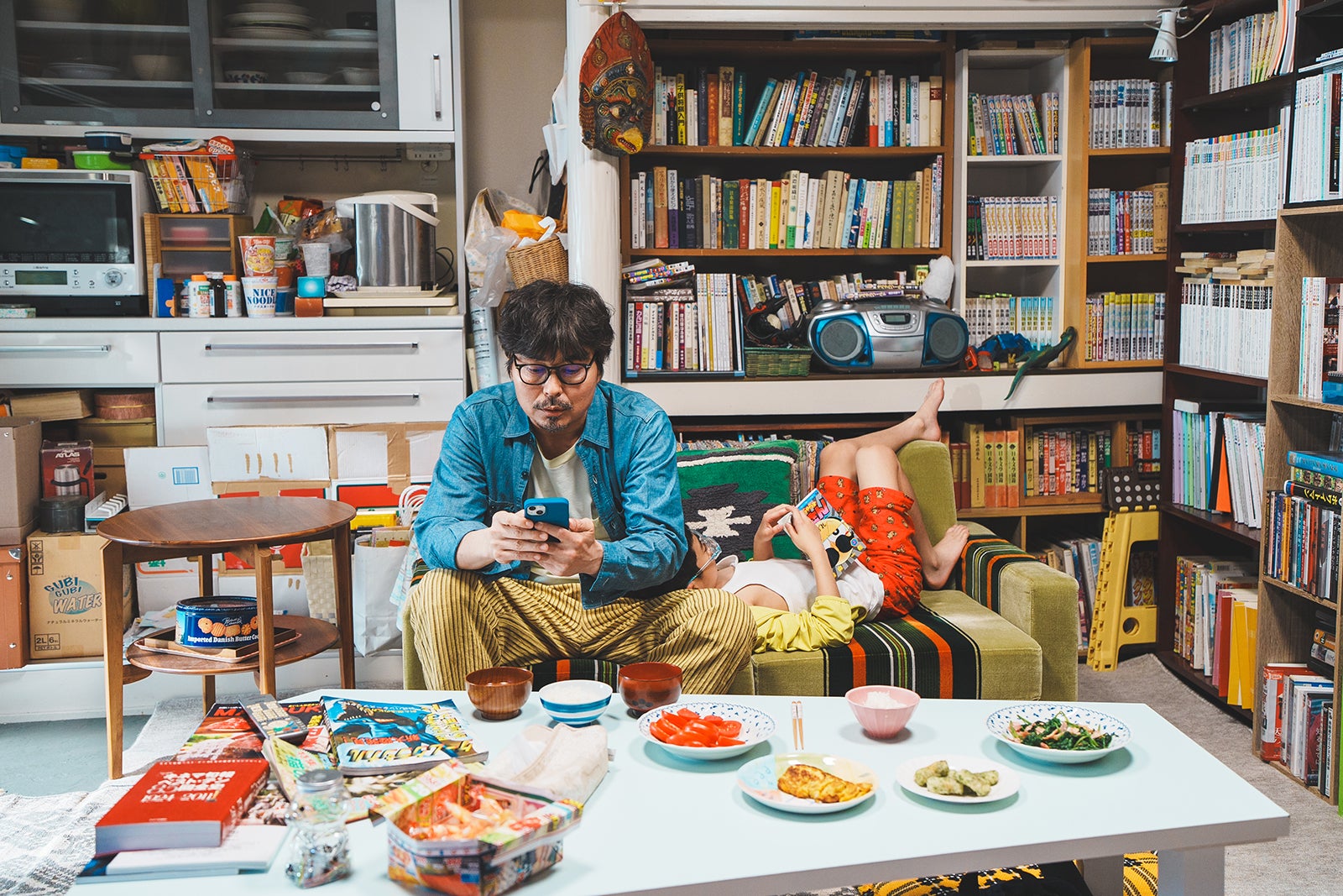 小澤征悦、嶋田鉄太「こんばんは、朝山家です。」第1話（C）ABCテレビ