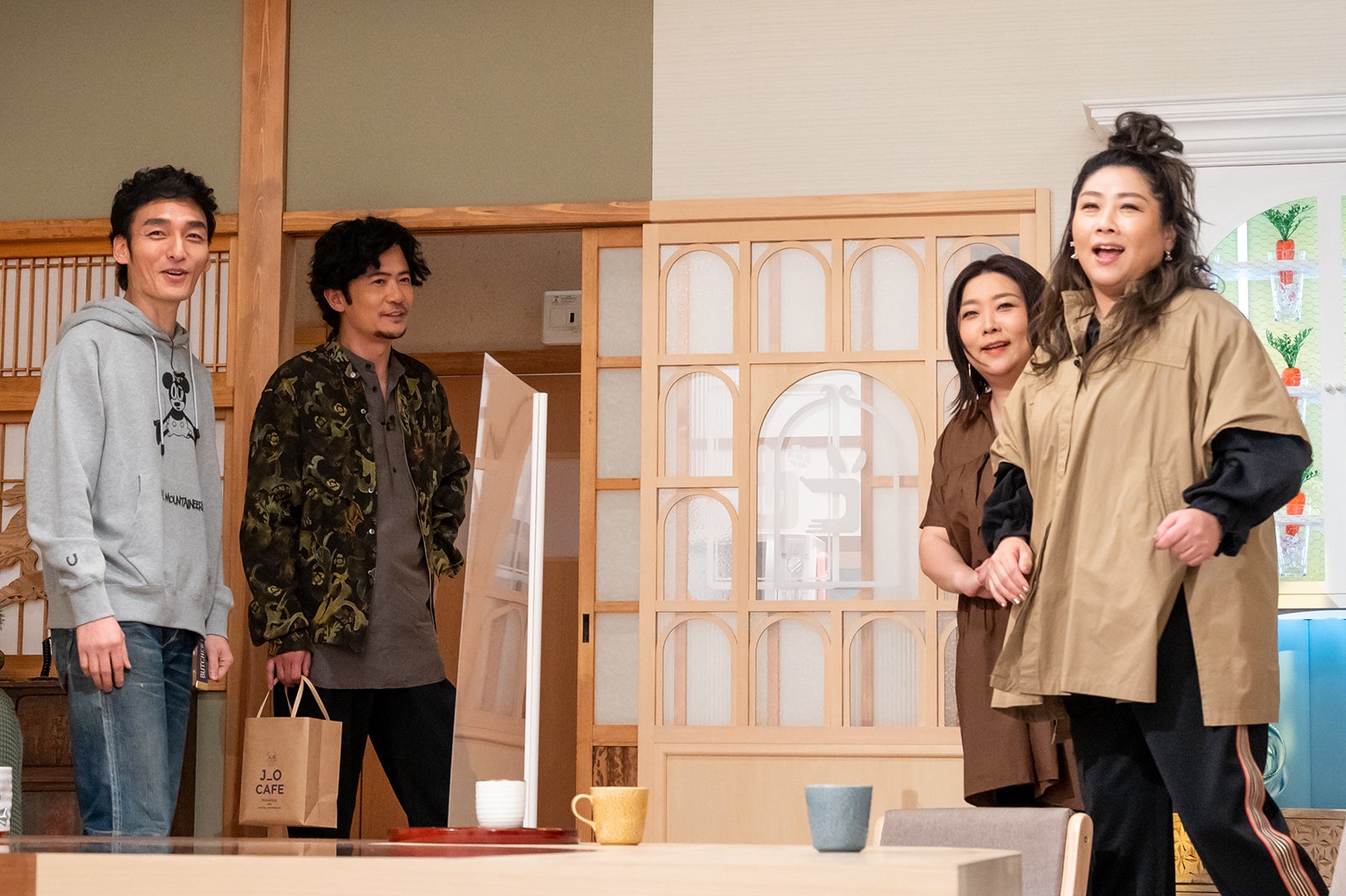 草なぎ剛、稲垣吾郎、海原やすよ、海原ともこ（C）読売テレビ