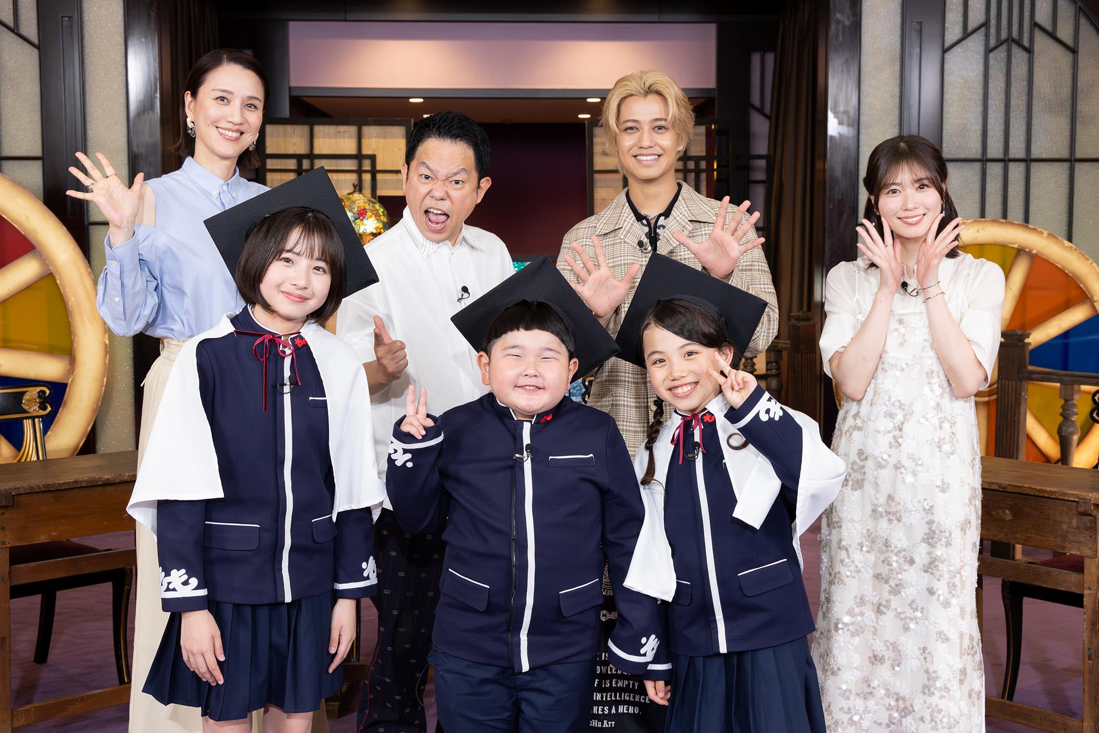 遼河はるひ、津田篤宏、高橋海人、丹生明里、子供隊員（C）テレビ東京