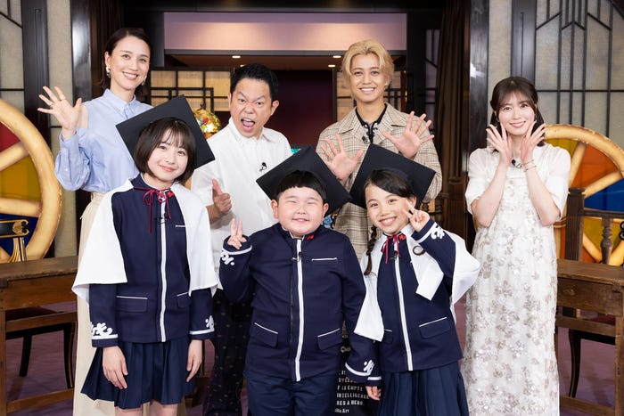 遼河はるひ、津田篤宏、高橋海人、丹生明里、子供隊員(C)テレビ東京