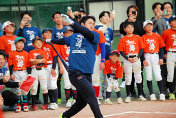 中日・根尾が8スイングで5本の柵越え披露 藤浪ら大阪桐蔭スター集結で気合「まだ活躍できていない。負けないように結果を出さないと」