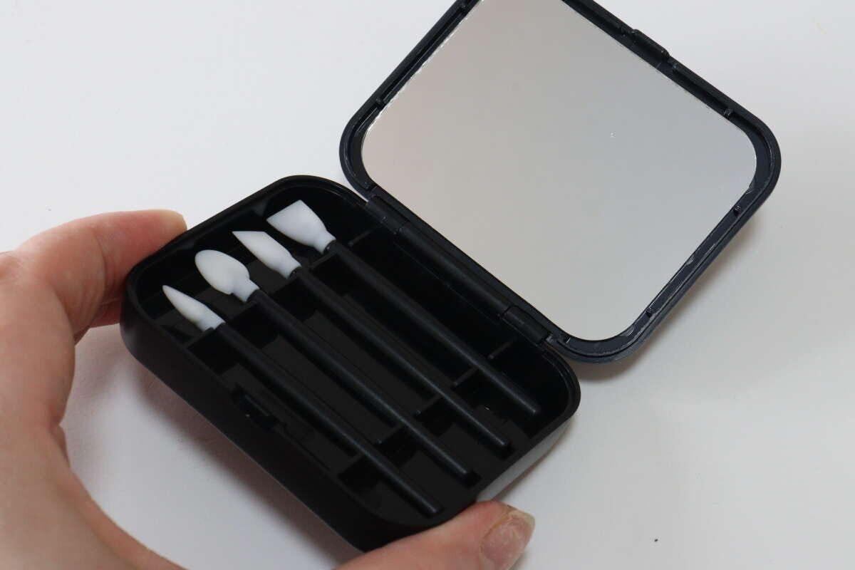 ダイソー　シリコーンメイクブラシセット　セット内容　鏡