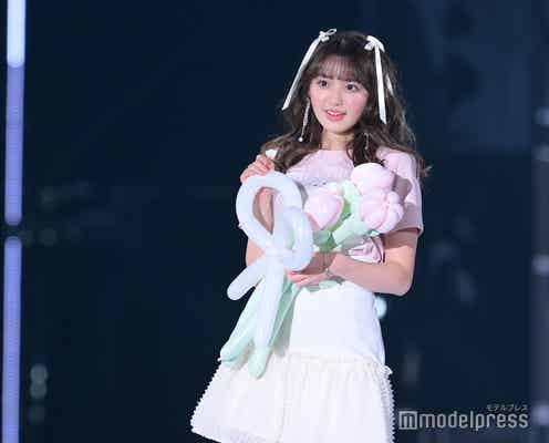 香音、ミニスカ×レースハイソックスで美脚スラリ【TGC 2024 S/S】