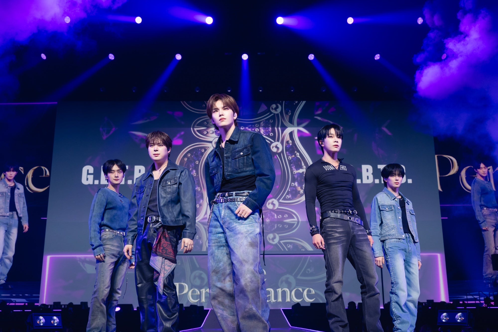 VERIVERY 撮影：田中聖太郎写真事務所