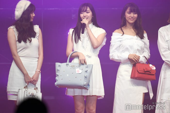 新川優愛、鈴木愛理、石川恋 (C)モデルプレス