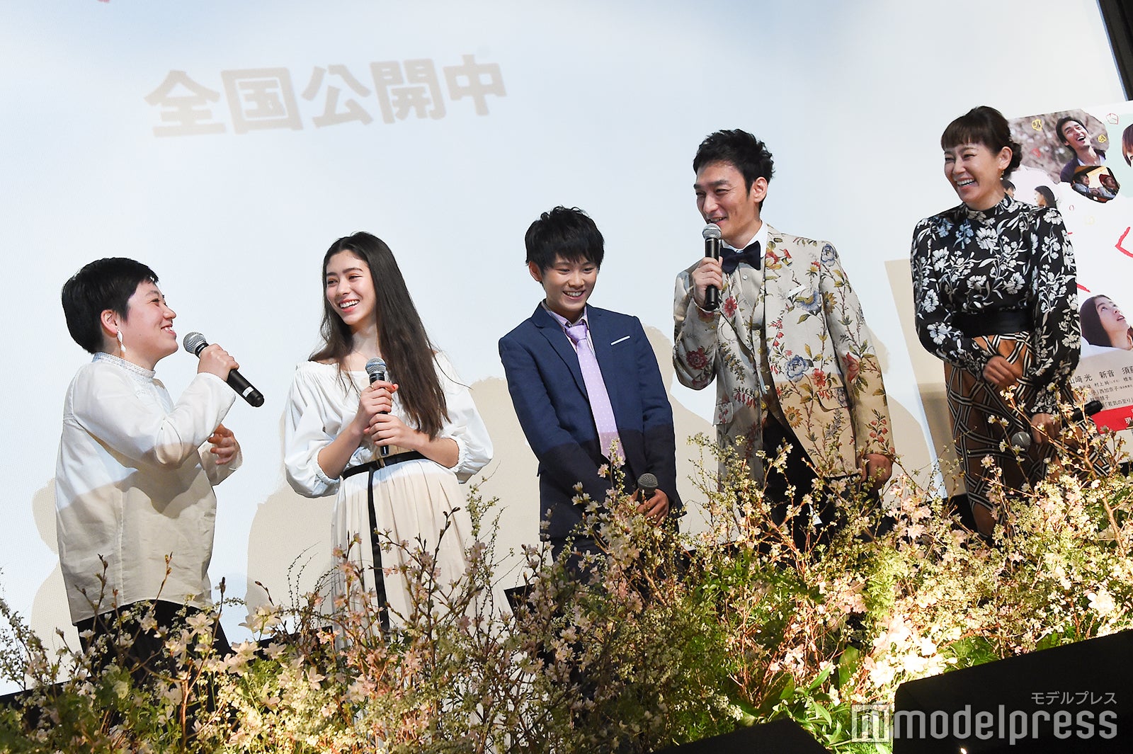 鶴岡慧子監督、新音、山崎光、草なぎ剛、須藤理彩（C）モデルプレス