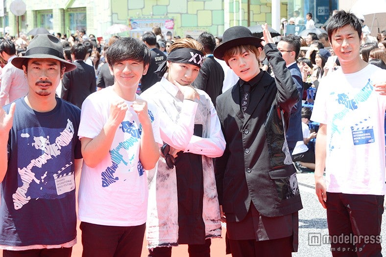 左より：菅良太郎、向井慧、REO、KAZUKI、尾形貴弘