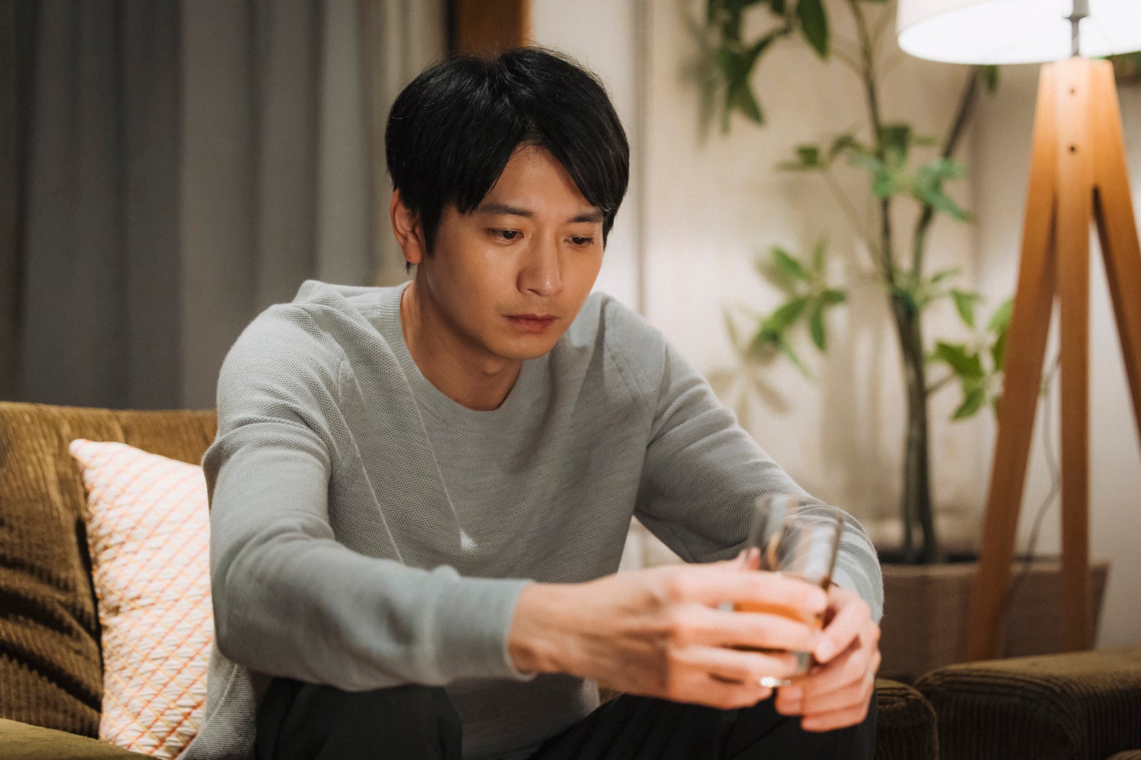 向井理「ライオンの隠れ家」第9話（C）TBS