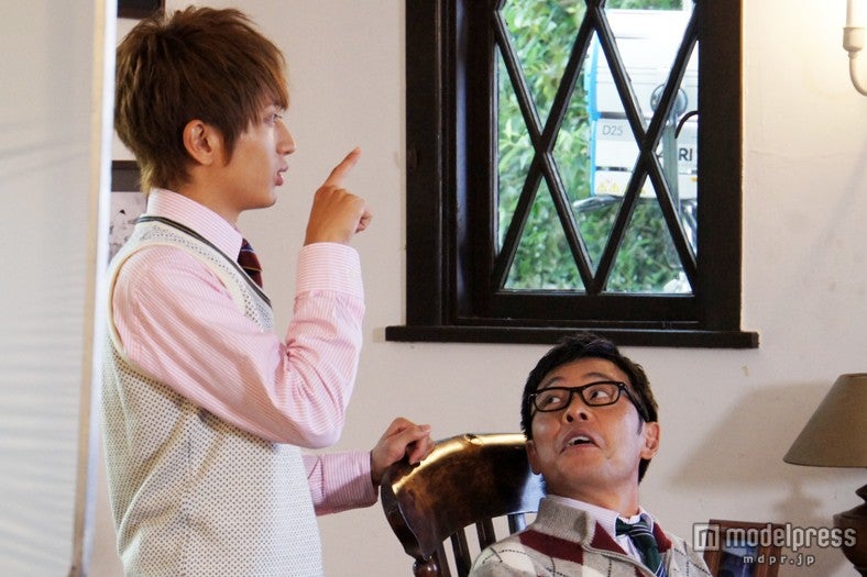 AAA西島隆弘（左）と光石研（右）