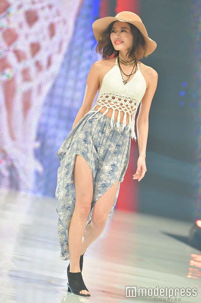 島袋聖南 (C)モデルプレス