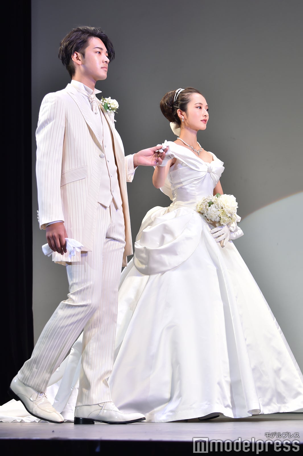 森田学さん、神谷明采さん（C）モデルプレス