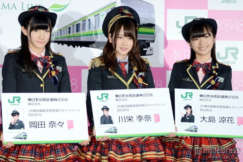 （左から）岡田奈々、川栄李奈、大島涼花
