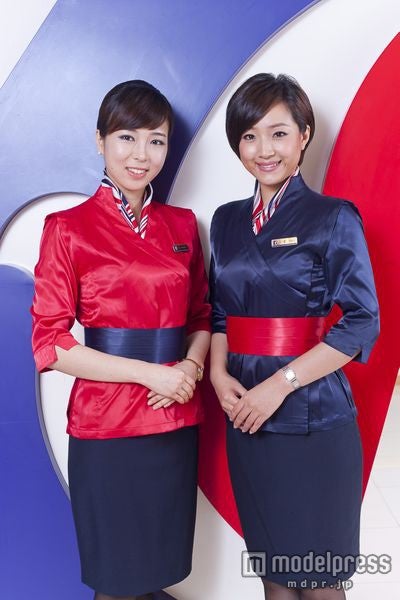 マカオ航空カラーの制服