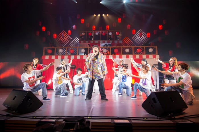 コロッケと超特急(写真:米山三郎、深野輝美、冨田望)