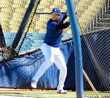 大谷翔平が異例の屋外フリー打撃 33スイングで10発 敵軍ベンチではラミレスらも見守る 打率・200、0本塁打の現状「自分の望む結果になっていない」