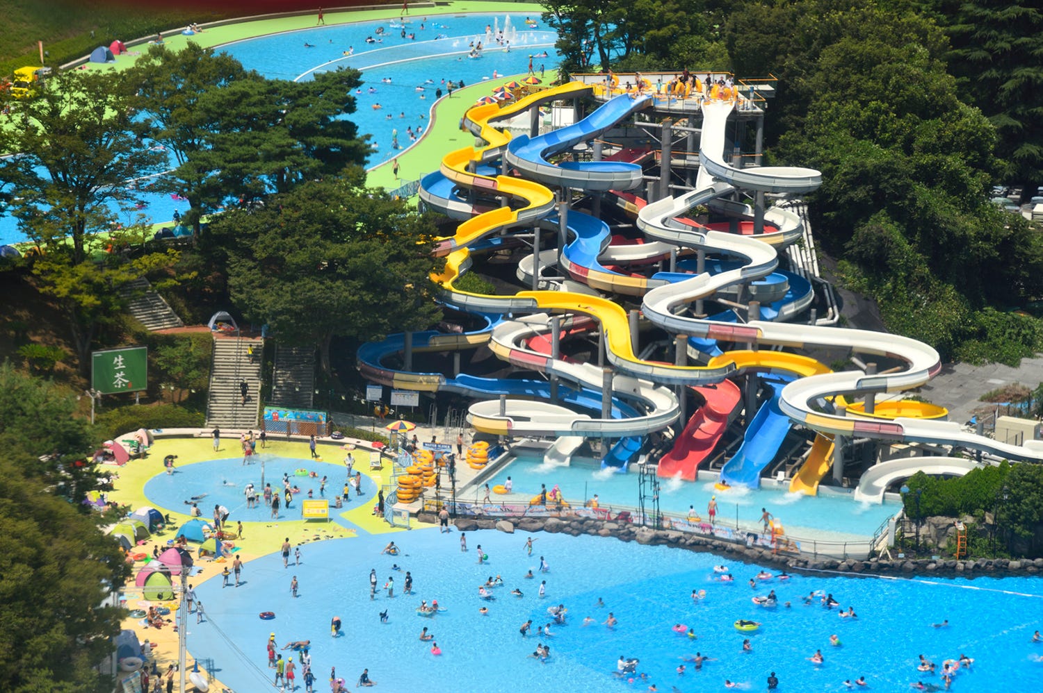 西武園ゆうえんち、2019年プール営業日決定 ナイトプールで花火&DJタイムも