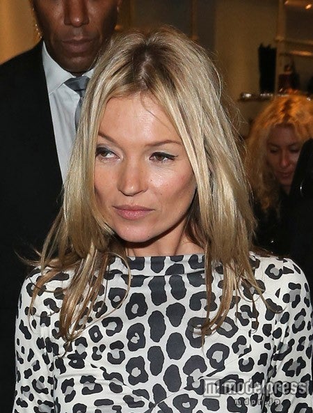 ケイト・モス、恥ずかしいショットをパパラッチされる