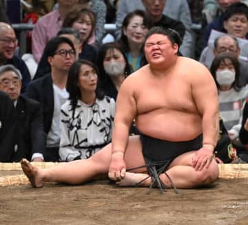 伊勢ケ浜親方に暴力振るわれた伯乃富士は黒星 一連の騒動を謝罪「ご迷惑、ご心配をおかけして申し訳ない気持ち」