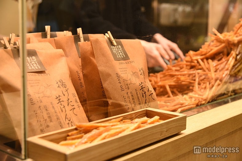 「芋屋金次郎」で1番人気の「揚げたて芋けんぴ」￥500