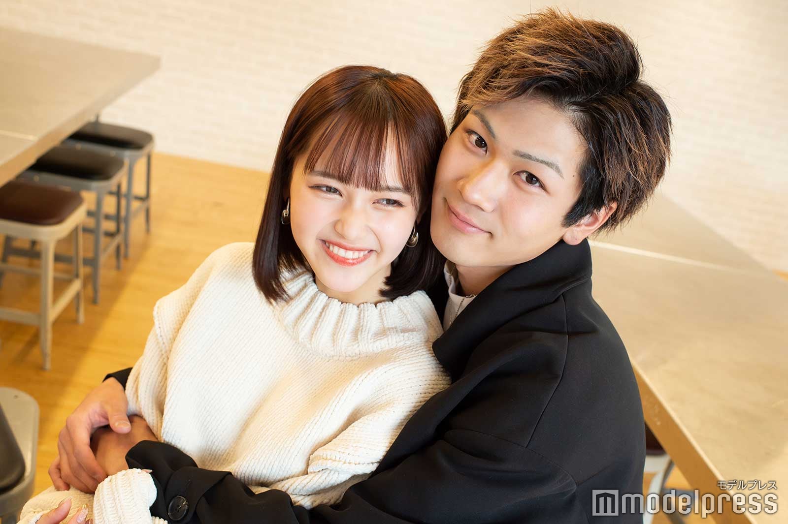 西綾乃、三島啓史 （C）モデルプレス