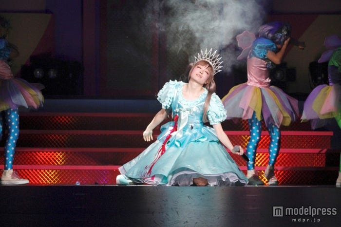 “不死身のきゃりーぱみゅぱみゅ”を表現/写真:aki ishii