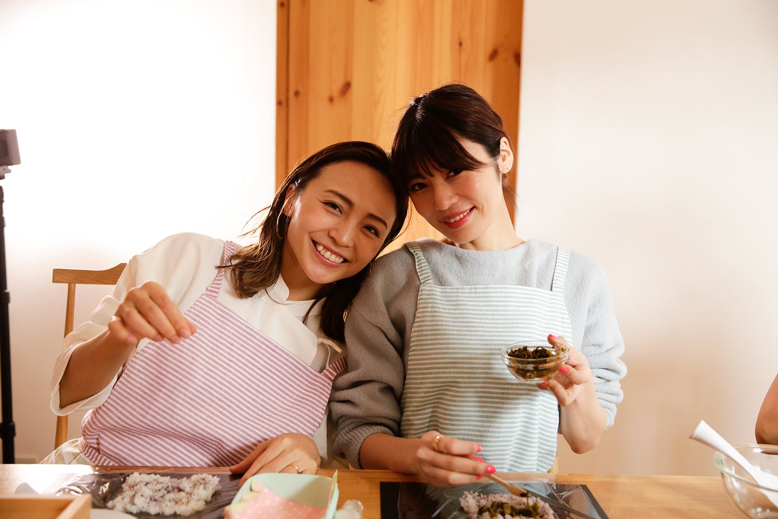 里見茜、島袋聖南（提供写真）
