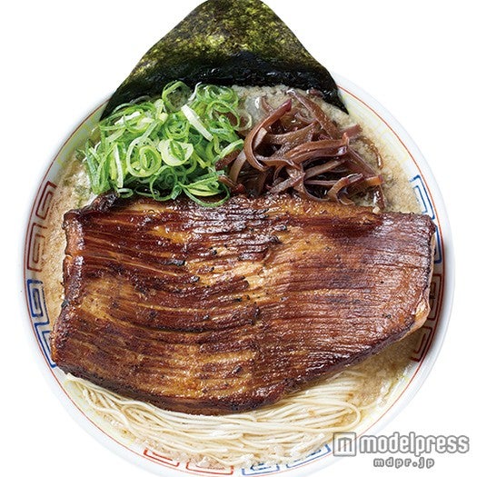 濃厚博多豚骨炙り豚トロ肉盛りラーメン／画像提供：ラーメンデータバンク