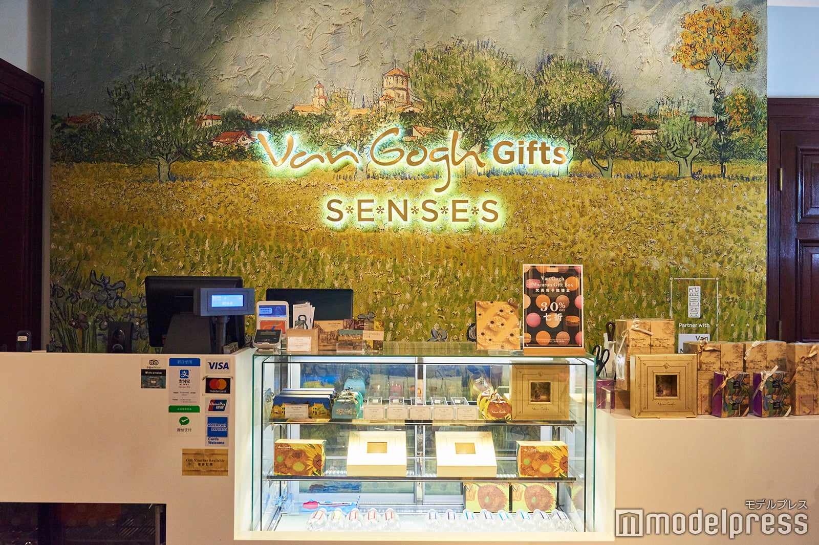 ゴッホの作品をモチーフにしたオリジナルグッズがずらり（C）モデルプレス