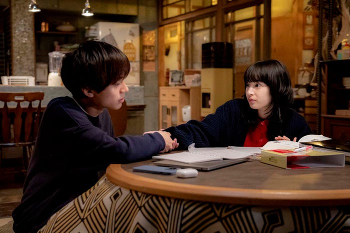 永瀬廉、広瀬すず/「夕暮れに、手をつなぐ」第6話より(C)TBS
