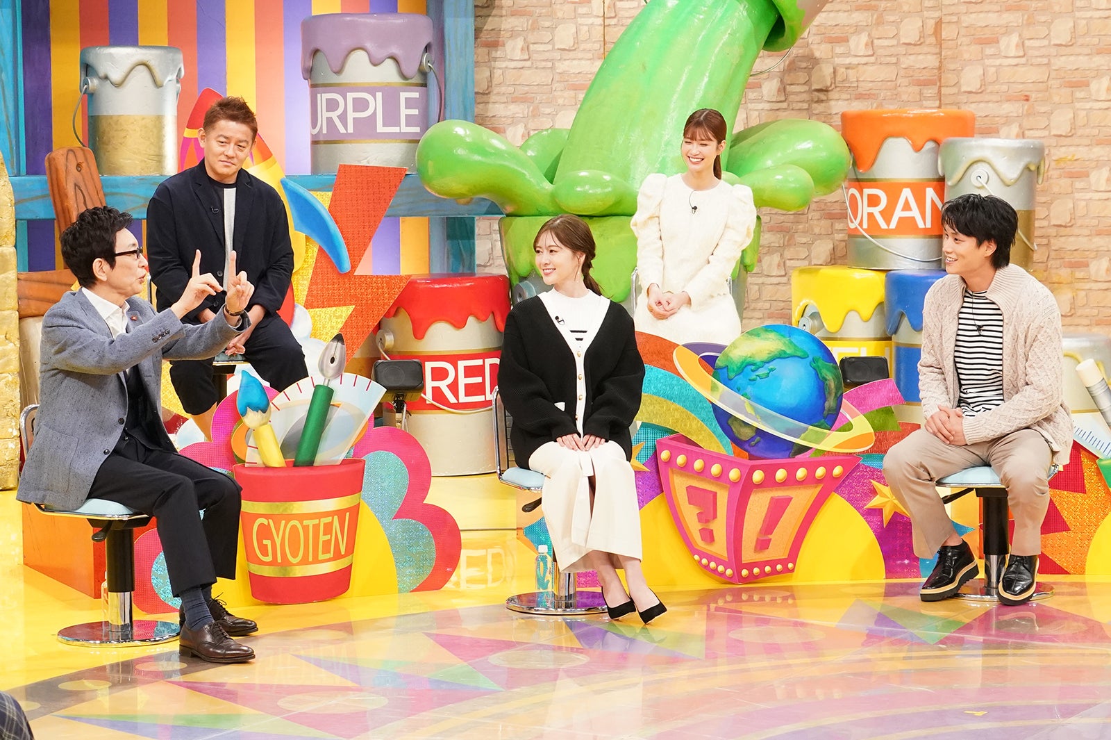 （前列左から）古舘伊知郎、白石麻衣、鈴木伸之（後列左から）井戸田潤、生見愛瑠（C）日本テレビ