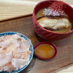 「かつおぶしTKGと豚汁定食」(900円)+100円でグレードアップ可(C)モデルプレス