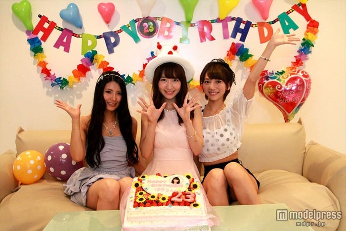 倉持明日香、柏木由紀、高城亜樹(左から)