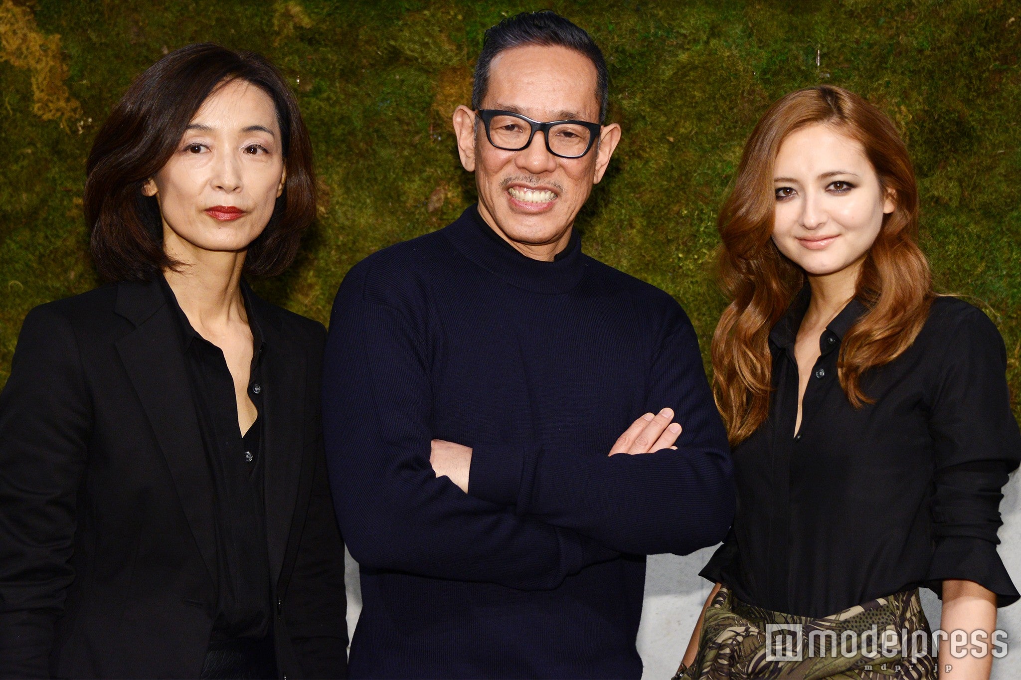 （左から）塚本香氏、滝沢直己氏、エリーローズ（C）モデルプレス